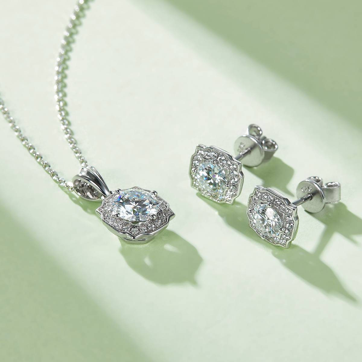 Fashionable Hairui S925 Silver Plated Platinum Moissanite Diamond Pendant Earnail Set
